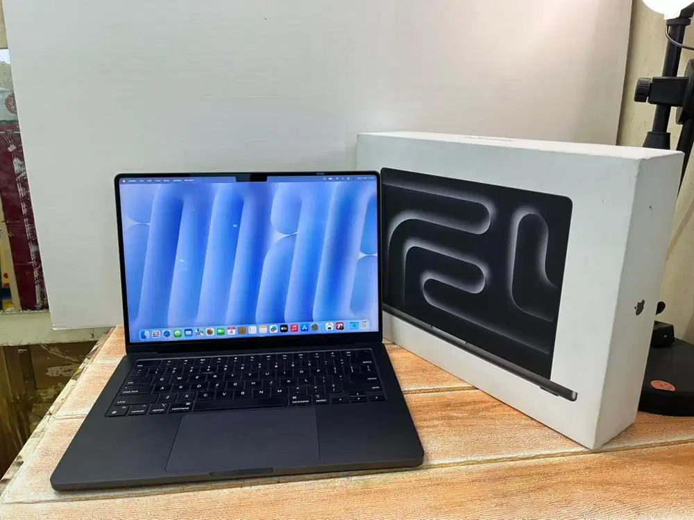 Macbook Pro 14 inch M3 Pro 18GB 512GB IBOX Second Fullset Original