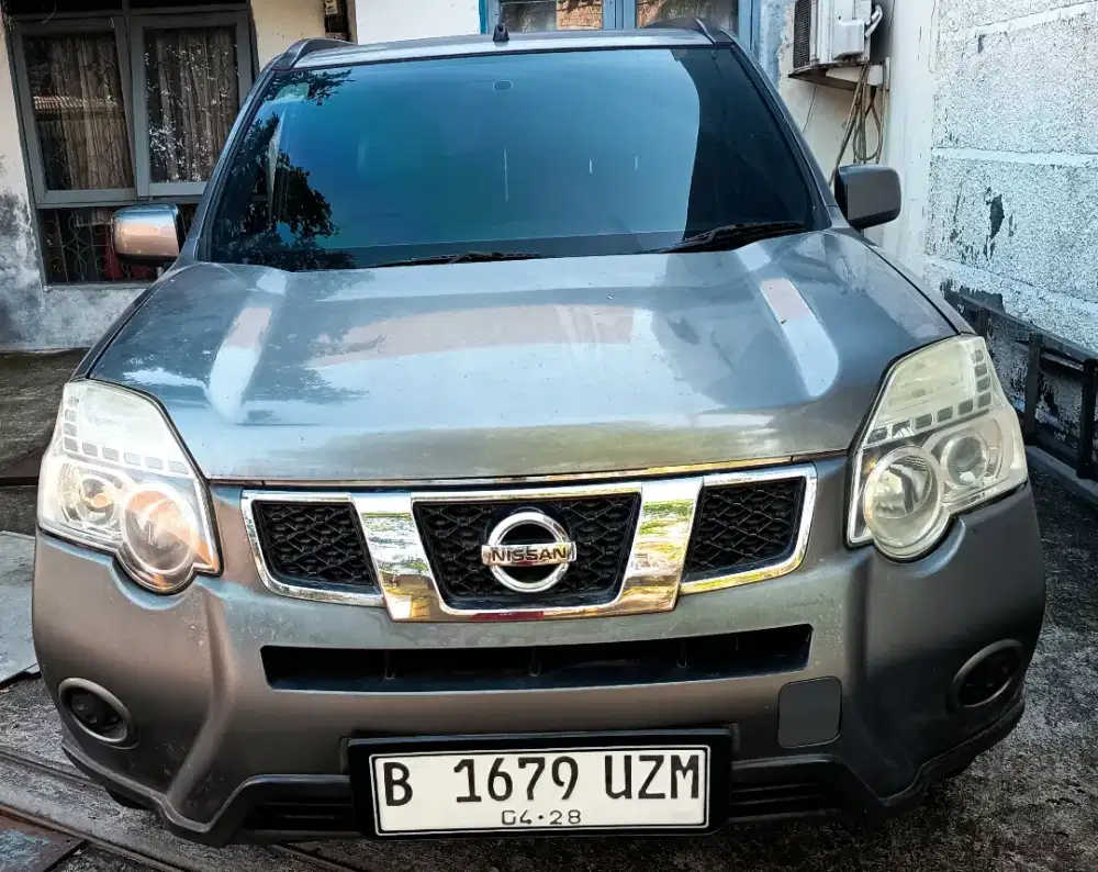 Nissan Xtrail 2.0cc th.2013 warna abu abu tua. Pajak hidup