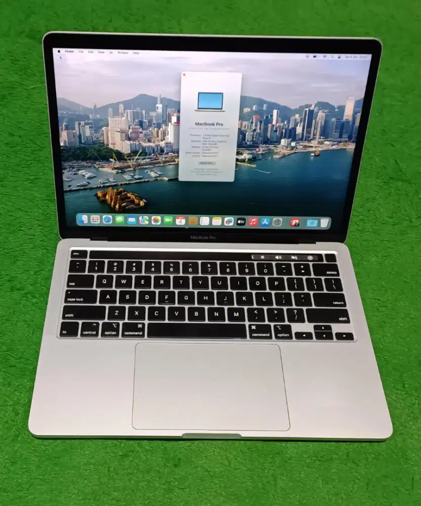 Apple MacBook Pro 2020 Intel i5 8/256 Silver Touchbar Murah