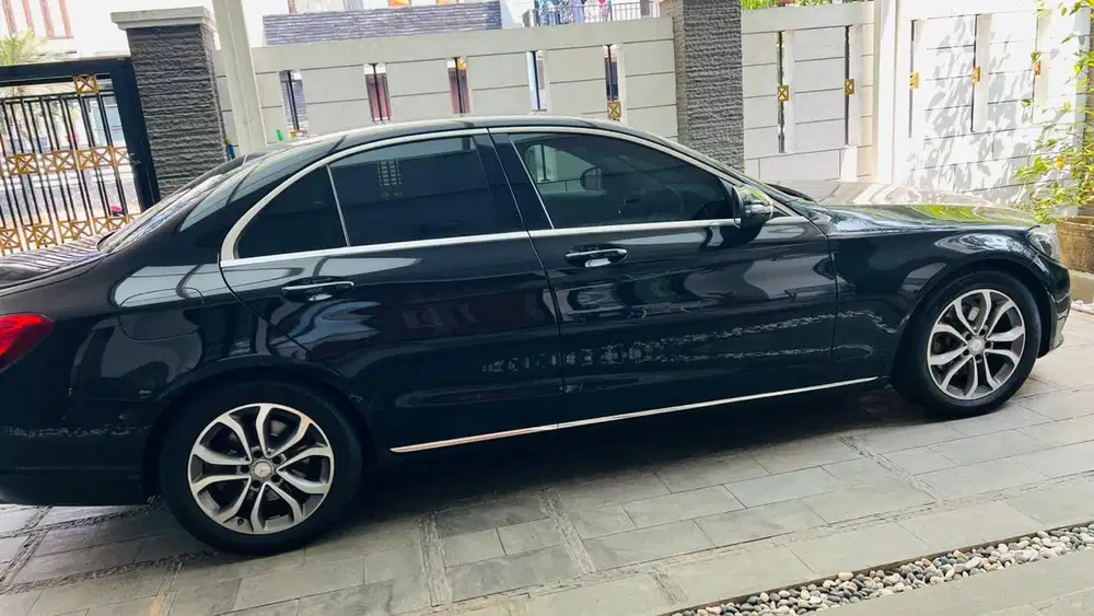 Mercedes-Benz C200 2017 Bensin