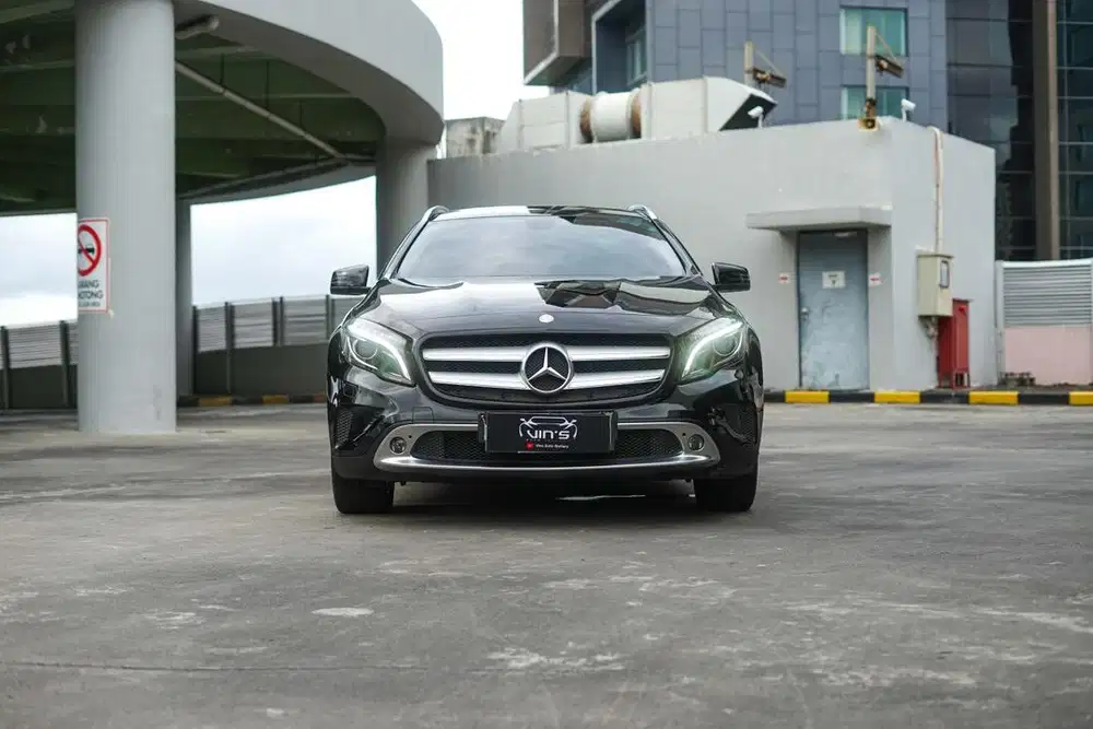 Mercedes Benz GLA 200 tahun 2015