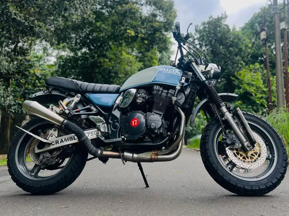 Dijual Motor Suzuki GSX 750 PW Scrambler Warna Putih th 2012 terawat