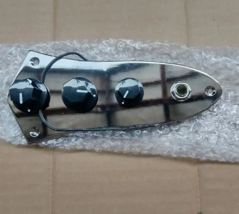 Potensio dan Plat Besi JazzBass 1 Set Baru