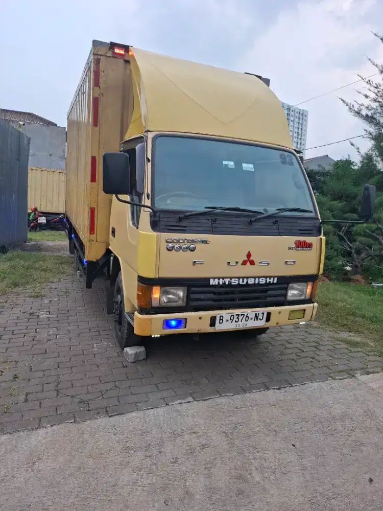 Mitsubishi Colt Diesel.FE.334.CDD.6 Ban Box Cargo Contener Besi