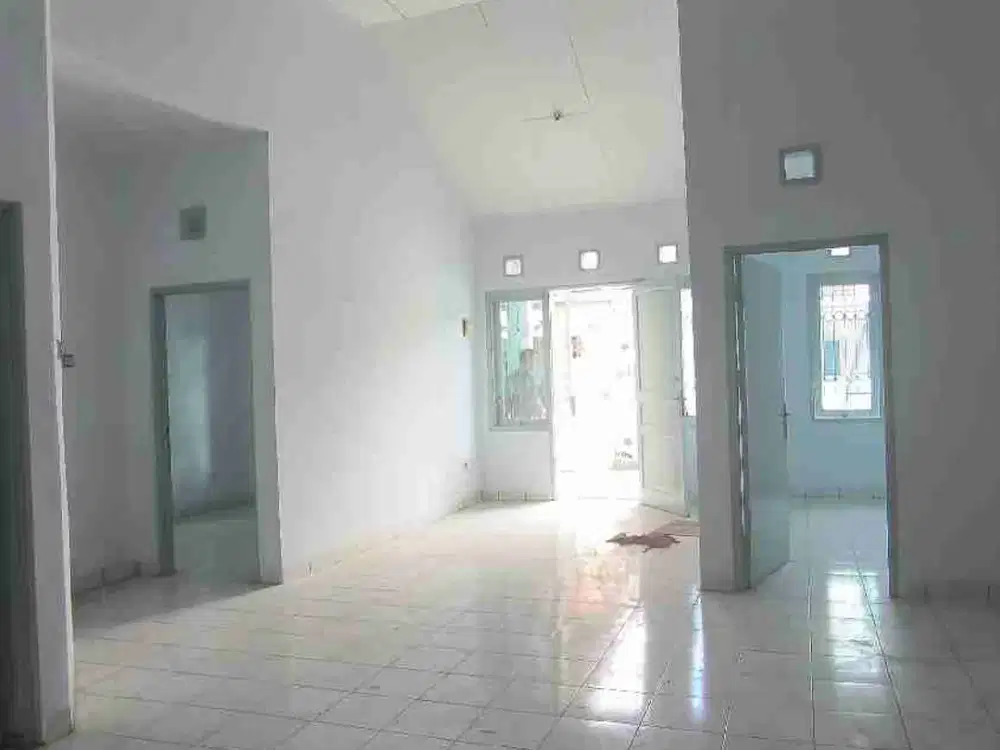 Disewakan pertahun rumah di taman royal luas 128m2 lokasi oke