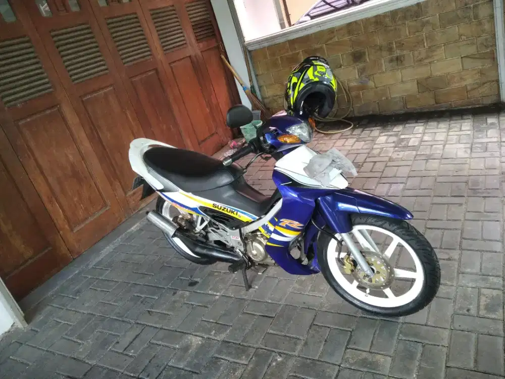 Di jual satria hiu  2004