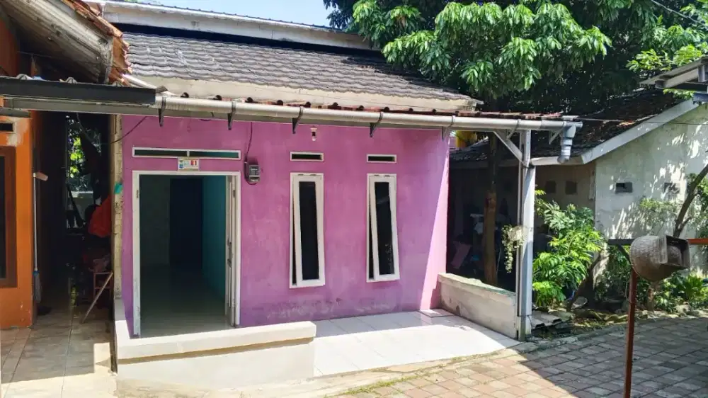 Kontrakan 1 Rumah dgn 1 kmr, diatas ad balkon yg  luas,bisa utk jemur