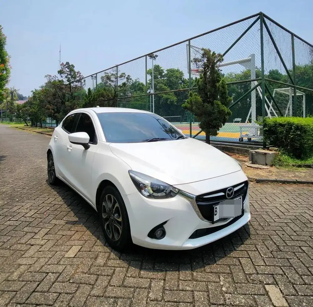 Mazda 2 GT Skyactiv AT 2015 Putih Metalik ( Pemakaian Pribadi )