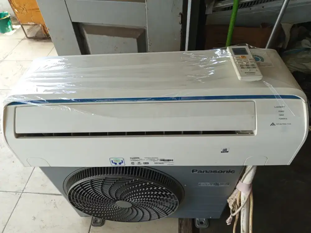 AC Panasonic 1/2 PK like new