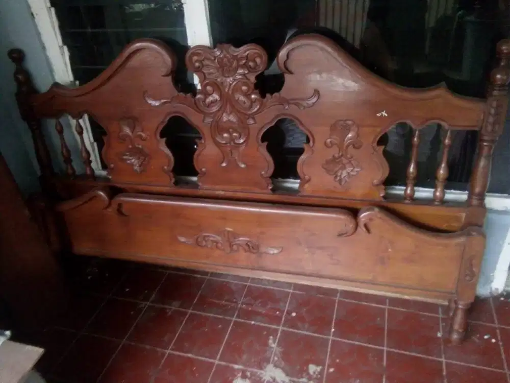Jual tempat tidur dari kayu jati, nomor 1