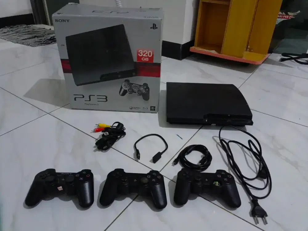 PS3 Slim 320GB (22 games installed) kondisi oke jarang pake