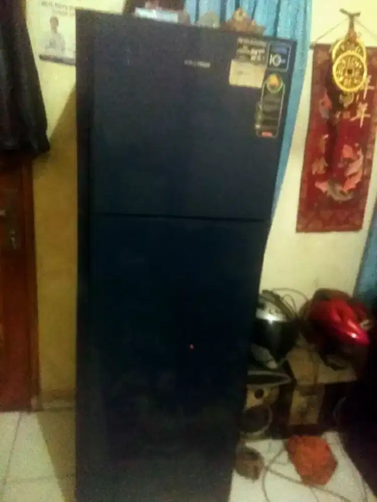 Jual... Kulkas merk politron 2 pintu... Original