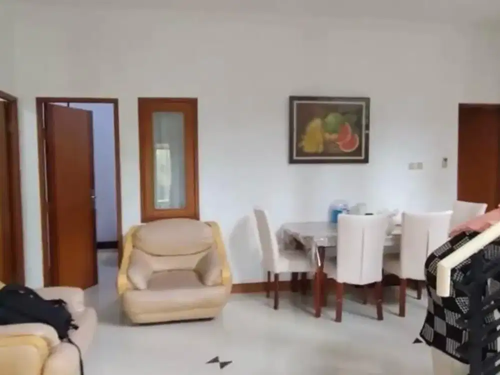 Rumah 2 Lantai Furnished di Dago Bandung