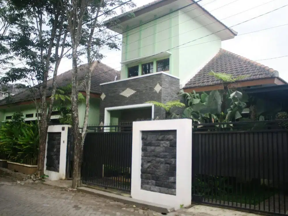 DIJUAL MURAH Rumah Strategis Area Kost di Daerah Bendungan Sigura-Gura, Malang