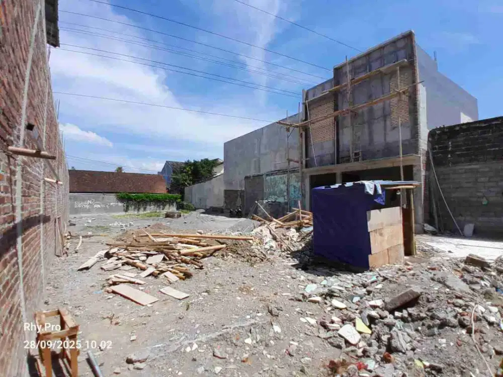 MURAH!! Tanah Bonus Bangunan Kost 2 Lantai Di jl. Kaliurang km 7,8 Dekat Kampus UGM, Pakuwon Mall
