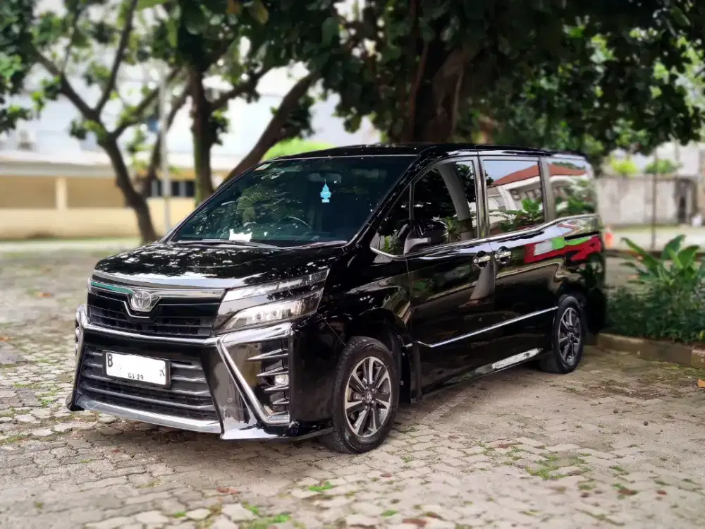 2018 Toyota Voxy | Low Km