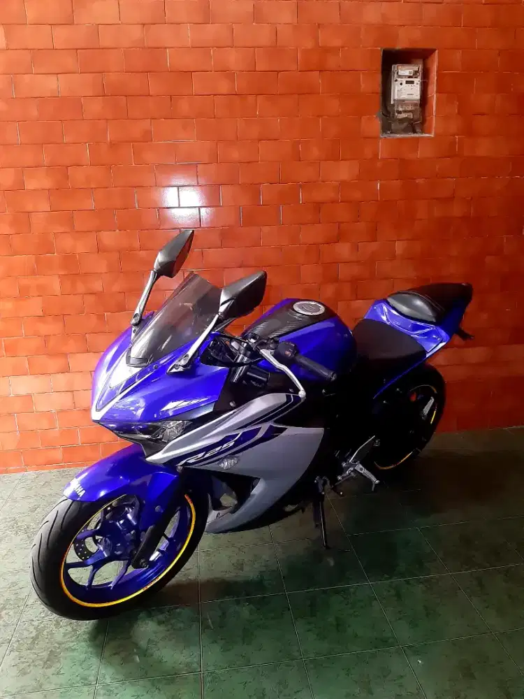 R25 2016 LOW KM