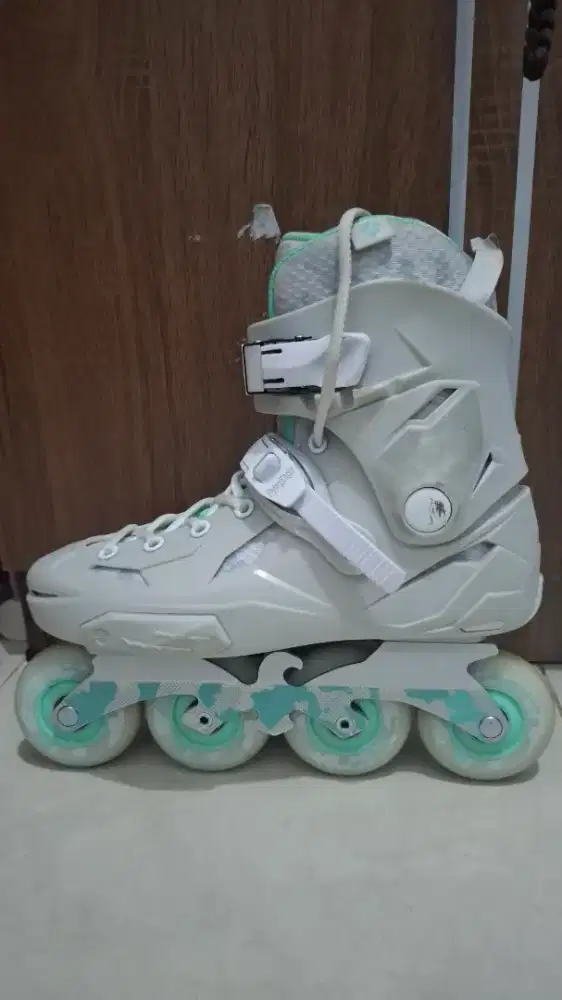 Sepatu Roda Inline Skate Flying Eagle X3 Shrike Pearl - 40-41