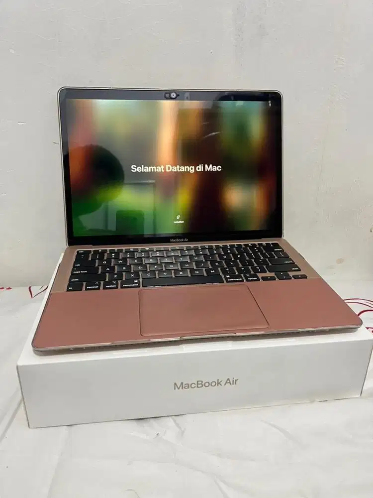 Macbook Air 13-inch 2020 Core i3 - 1.1 ghz RAM 8GB SSD 256GB Fullset