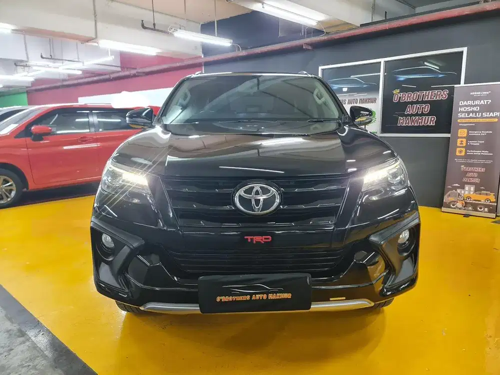 TOYOTA FORTUNER VRZ TRD DIESEL 2018 HITAM