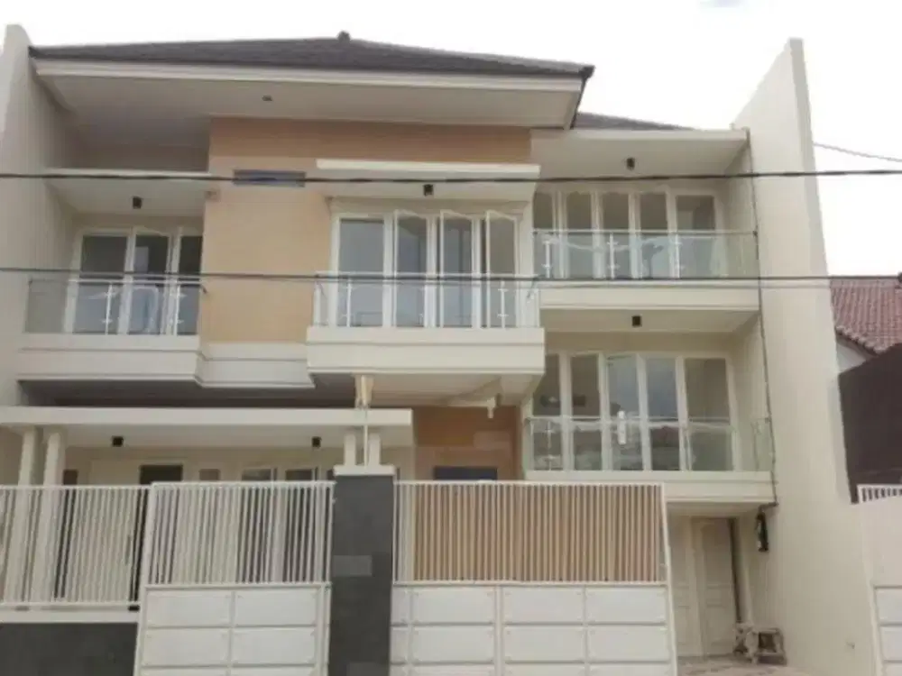 DISEWAKAN RUMAH MANYAR KARTIKA SURABAYA TIMUR BU