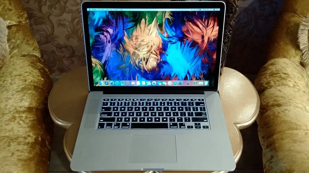 Macbook Pro Retina 15 inch Editing Grafis Core i7 Ram 16GB SSD 512GB