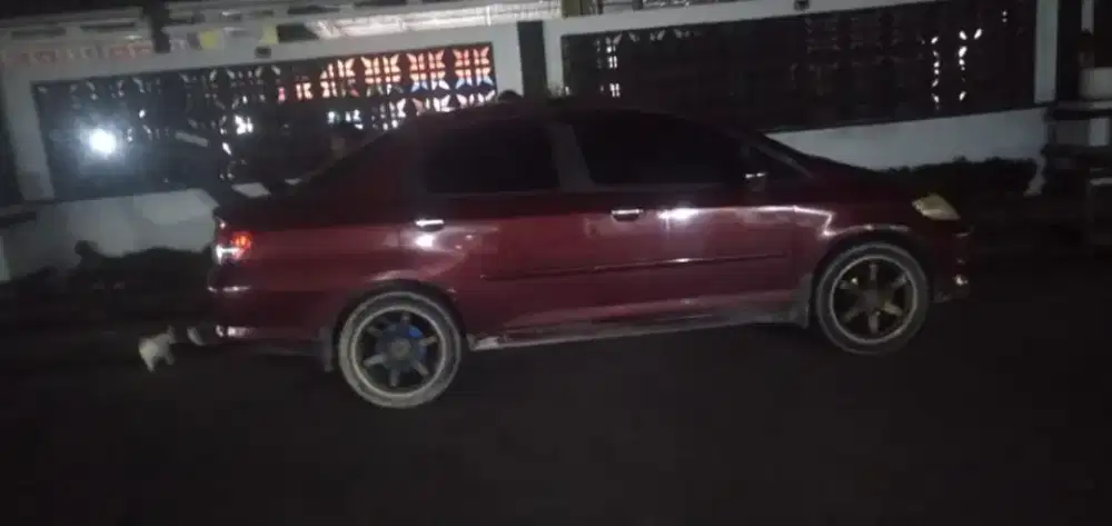 Di jual mobil Honda city sporty  surat2 lkp tingal pakai aja