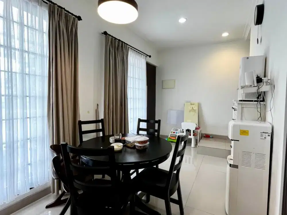 DIJUAL RUMAH PIK 2 UK 6x10 (3 LANTAI) INTERIOR BAGUS HADAP TAMAN MURAH