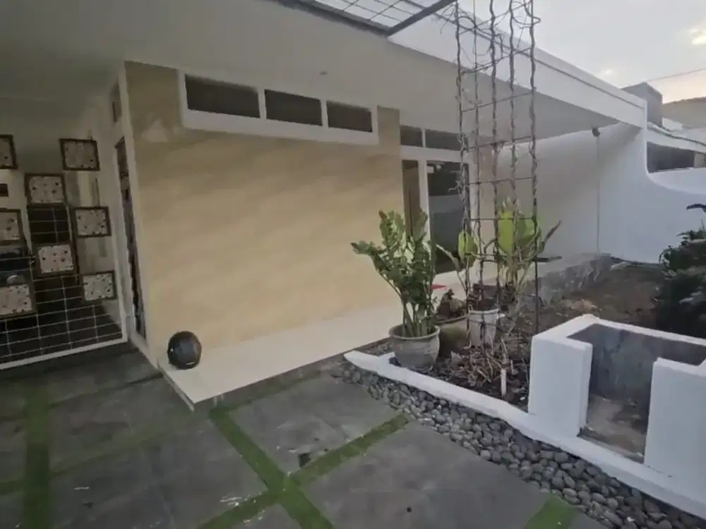 Rumah Cantik 2 Lantai Siap Huni di Sayap Gatot Subroto Bandung