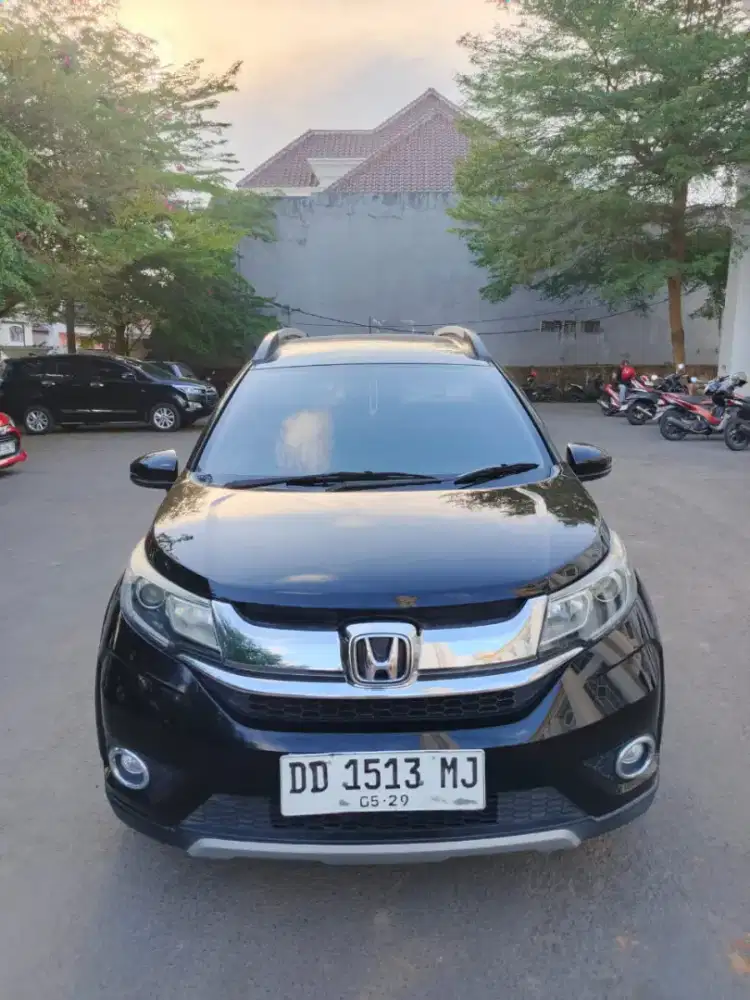 Antik istimewa Brv E Cvt 2018  hitam service record d resmi