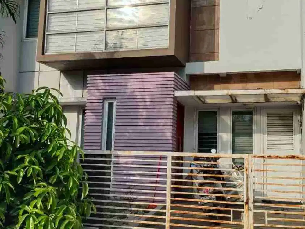 Disewakan rumah 2 lantai di harapan indah regency, Bekasi