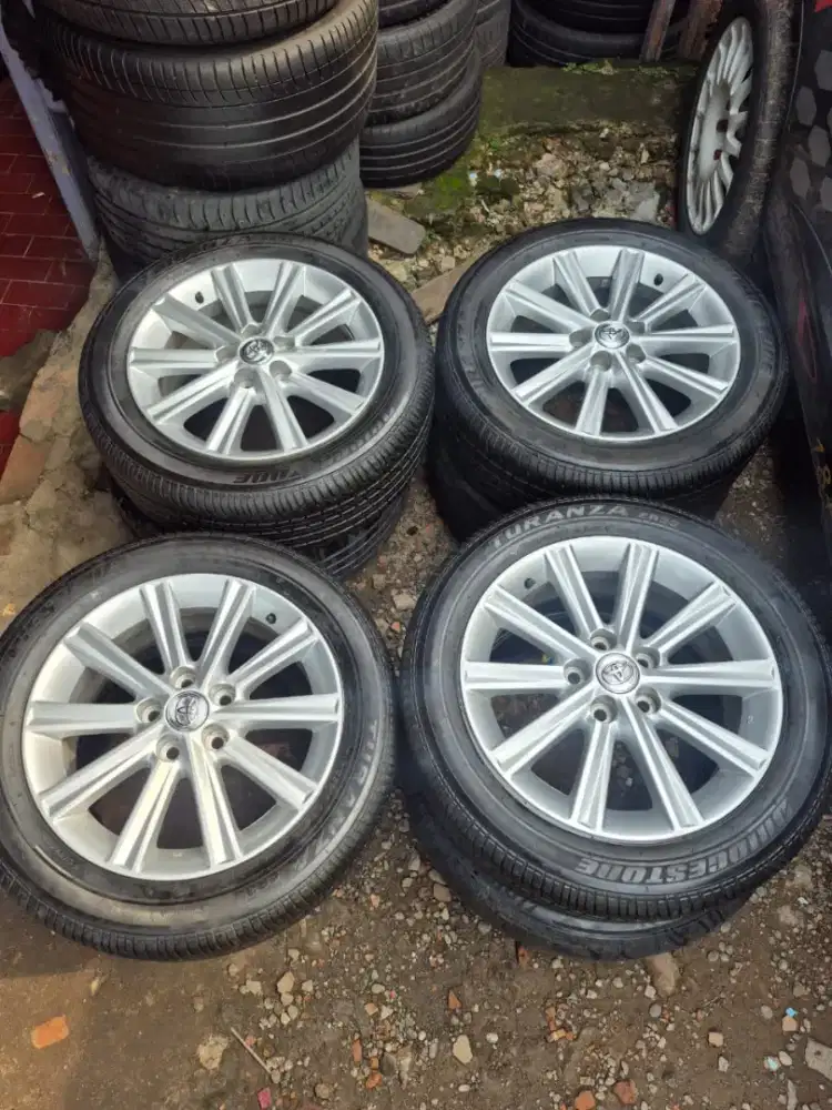 Velg orginal Camry Hybrit R17 pcd 5×114.3 lebar 7,5 et45 ..4pcs