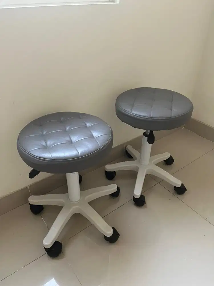 Kursi Stool Bar / buat naikin kaki di sofa - Like new