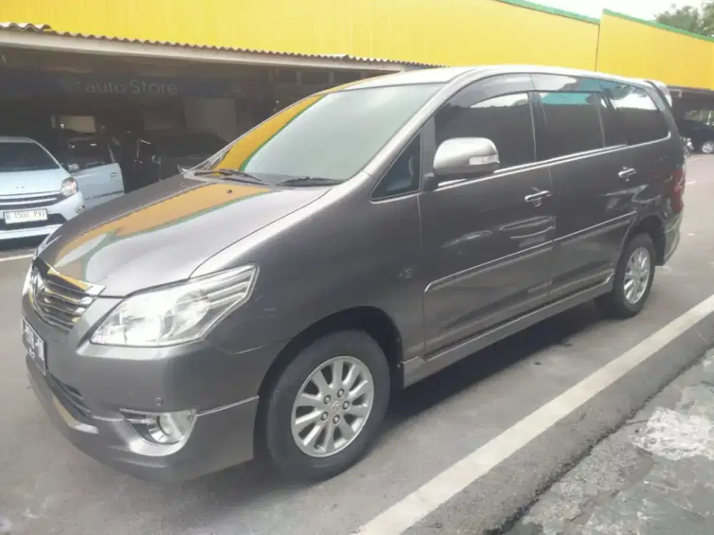 Toyota inova 2.0 V luxury captain seat A/T 2012