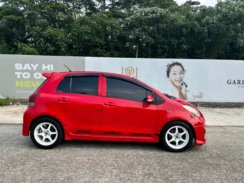 Yaris 2011 Surat Lengkap bisa TT motor