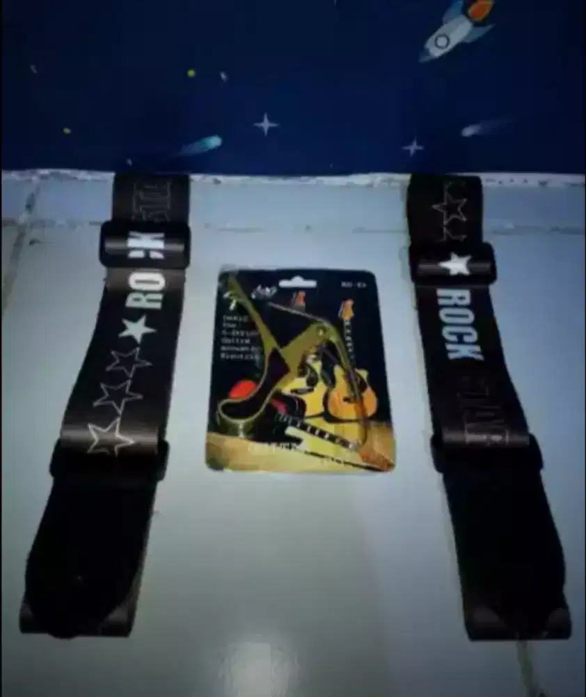 Dijual 2 buah strap gitar, kapo gitar & 10 buah pick gitar.