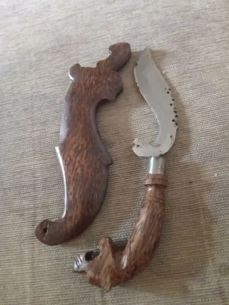 Koleksi kujang Singga bekas