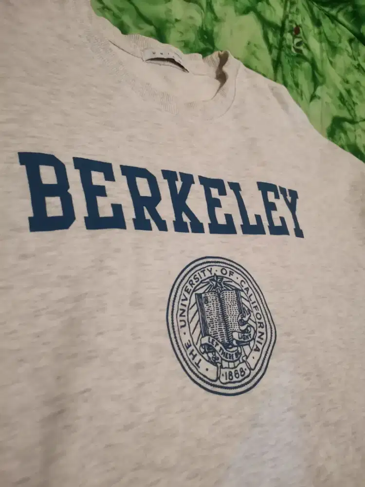 Crewneck Kampus BERKELEY/ Putih Misty/ Setara XXL