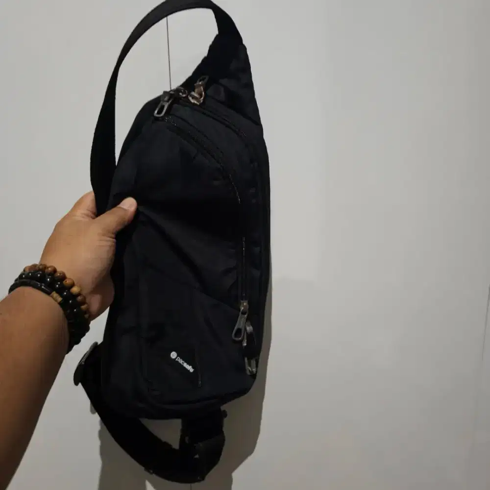 Pacsafe WB hitam vibe 150 60161