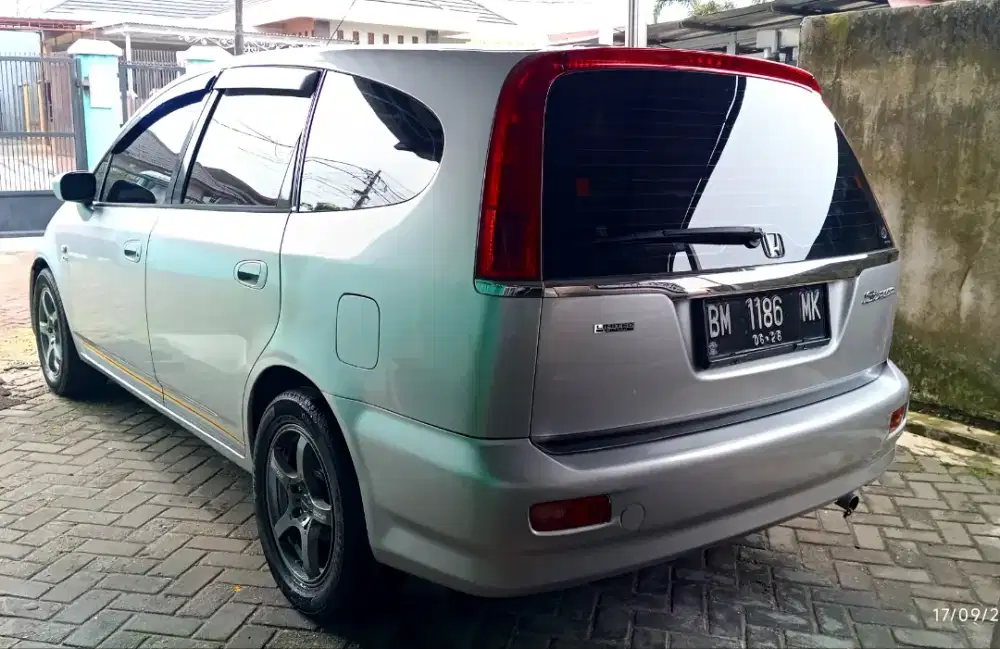 Honda stream 1.7AT 2002 good condition