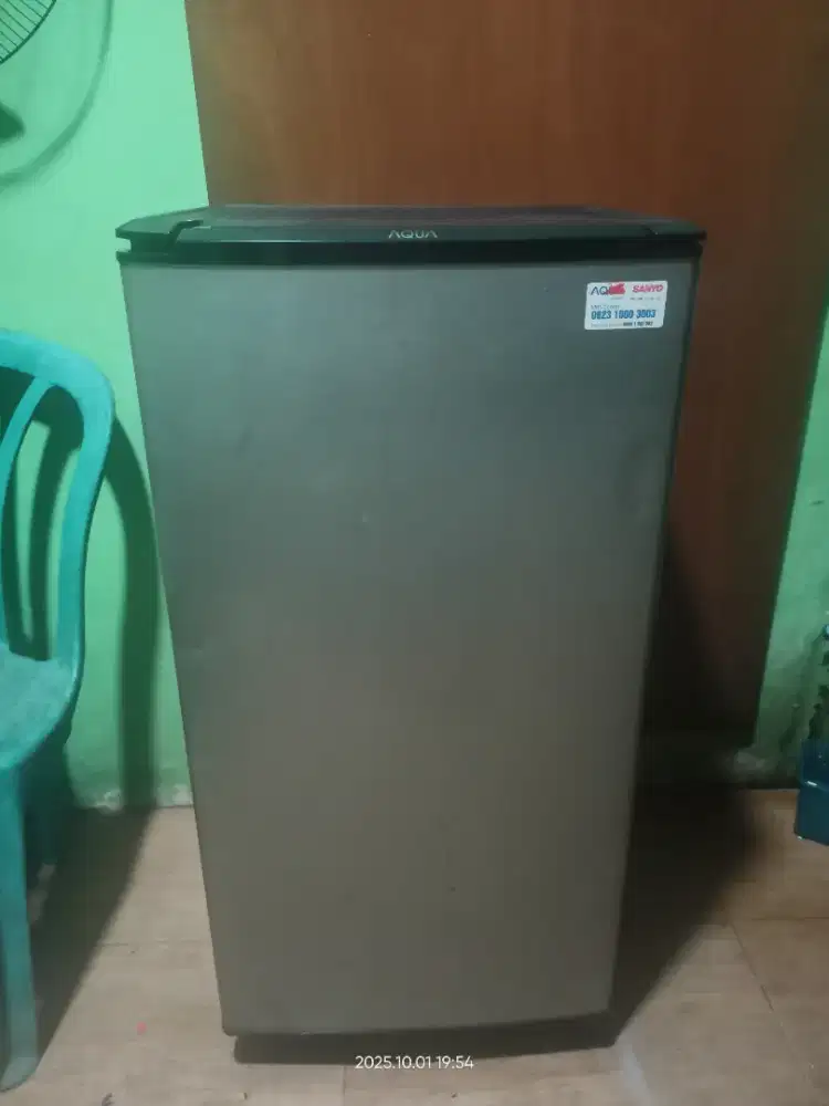 Kulkas merk Aqua 1 pintu sawangan pasir putih
