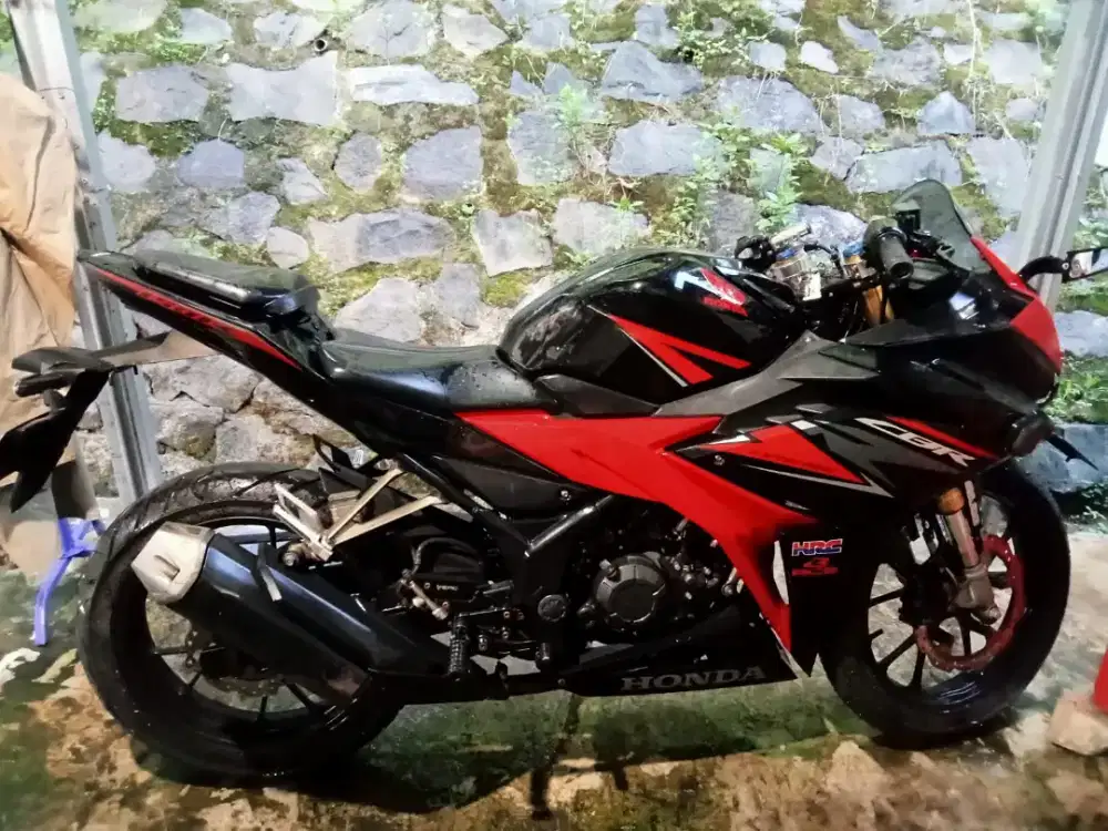Di jual motor honda CBR