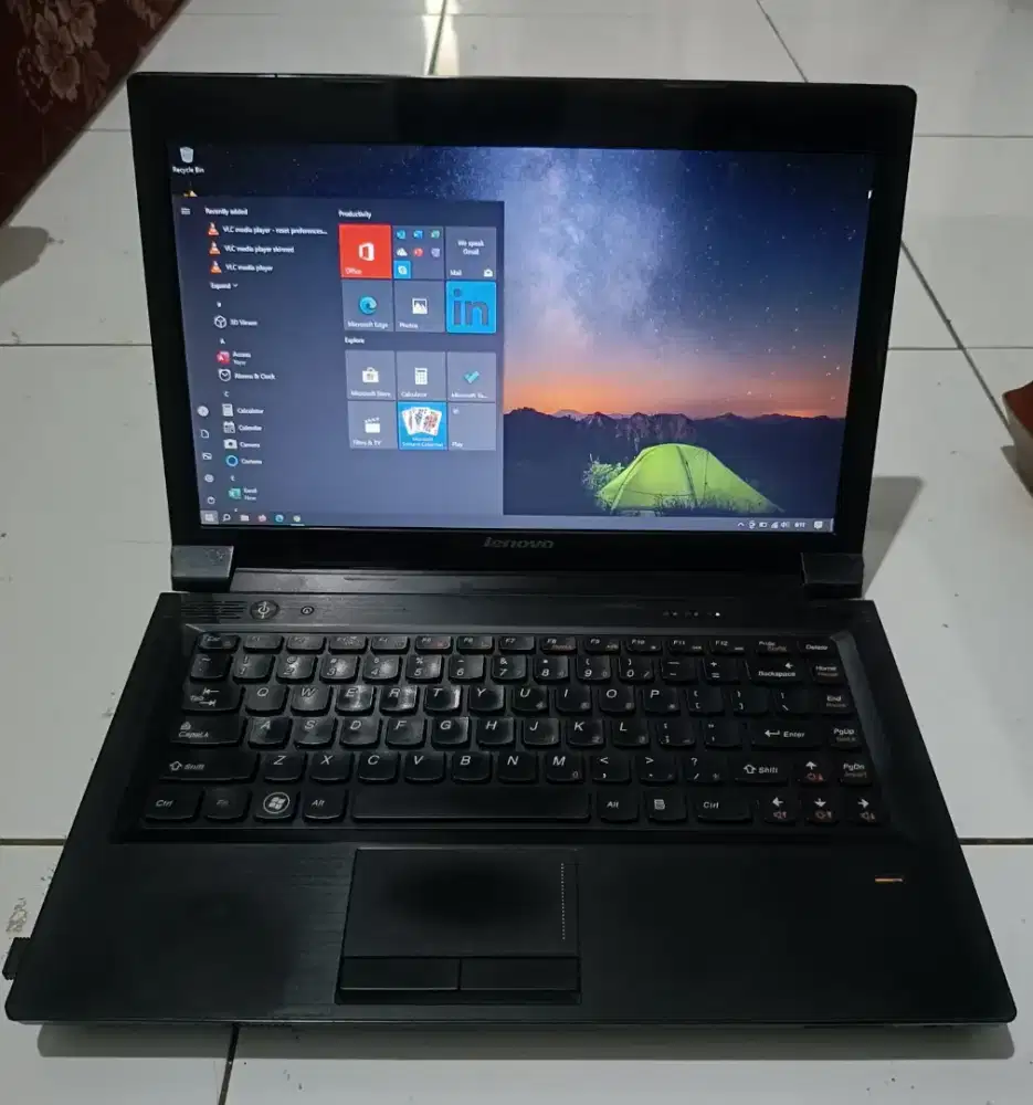 Lenovo intel core i3 ram 4 SSD 128 batre 2 jam all normal siap pakai