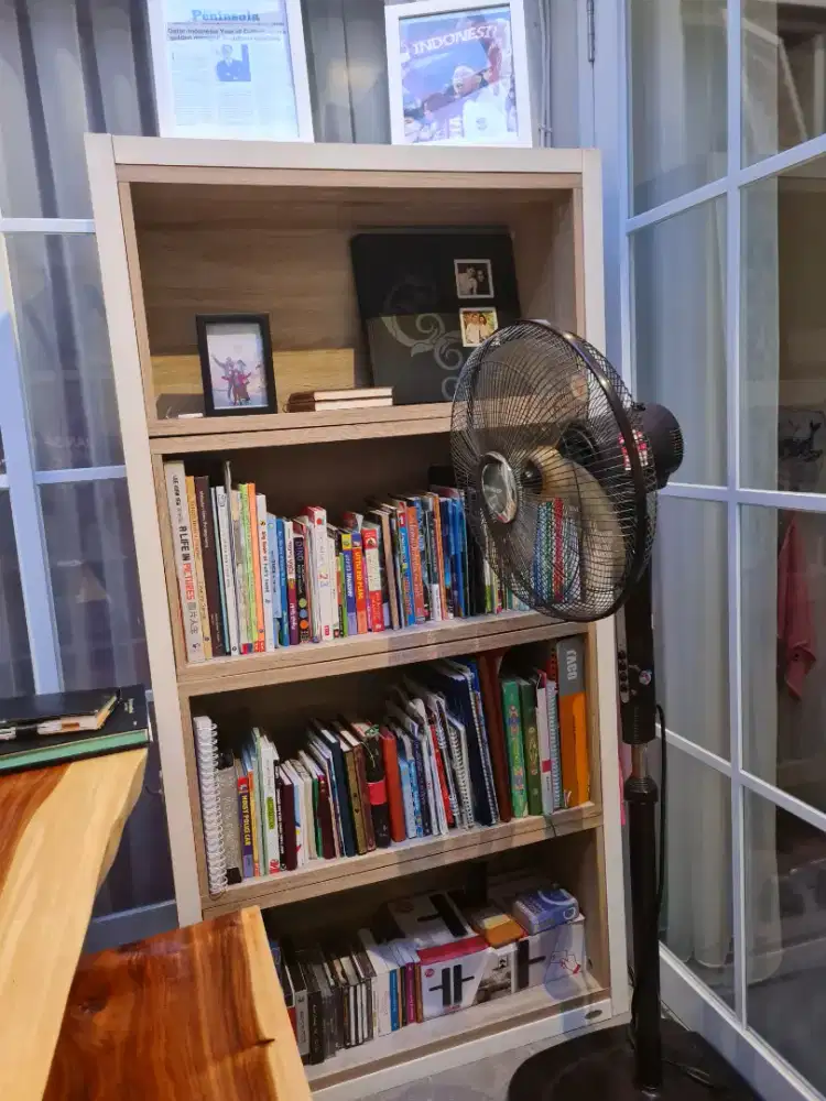 JUAL SOFA, RAK BUKU (EXTENTION) DAN LEMARI (DUA PINTU)