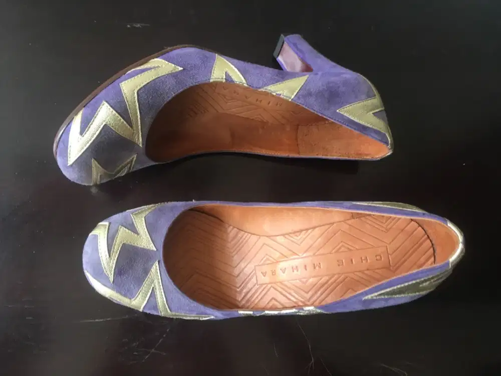 Sepatu kulit dijual