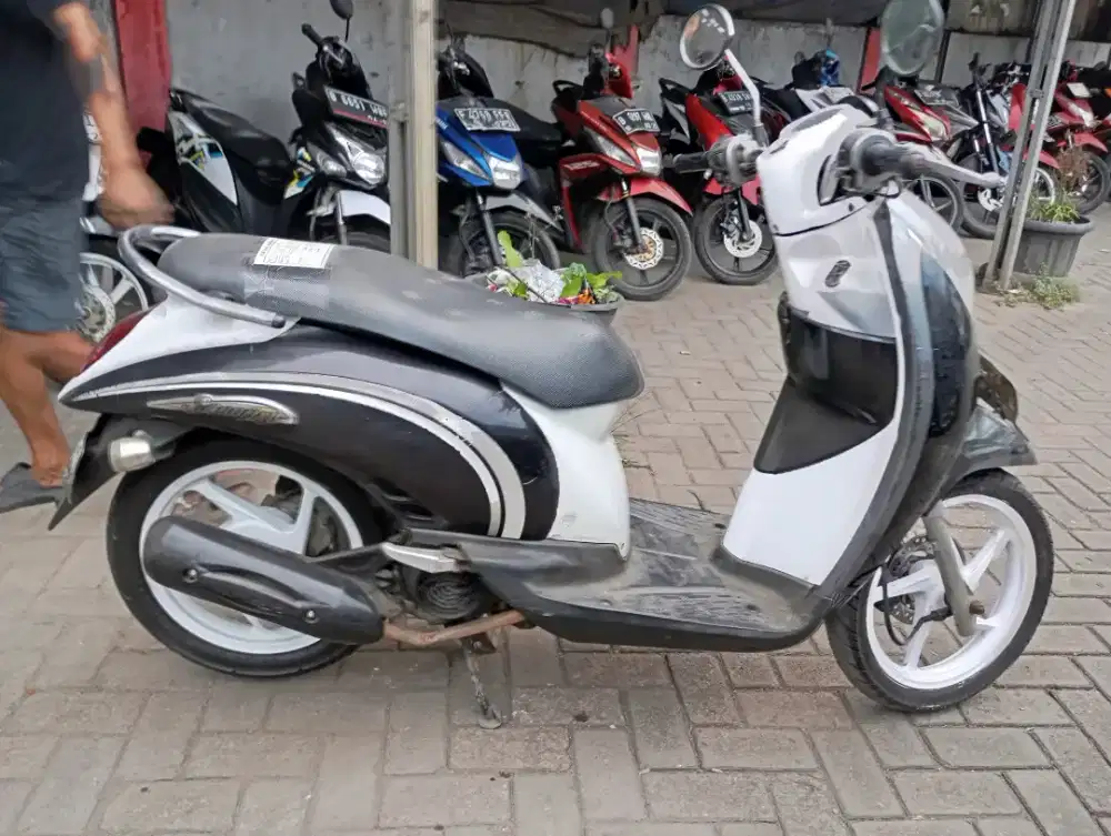 Scoopy fi tahun 2011.Pajak hidup