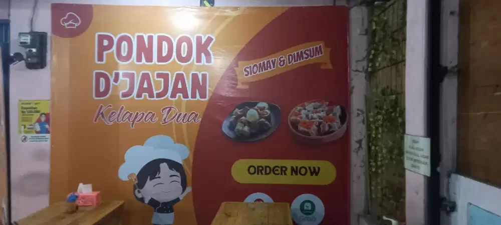 Pelayan di Pondok D'Jajan Kelapa Dua