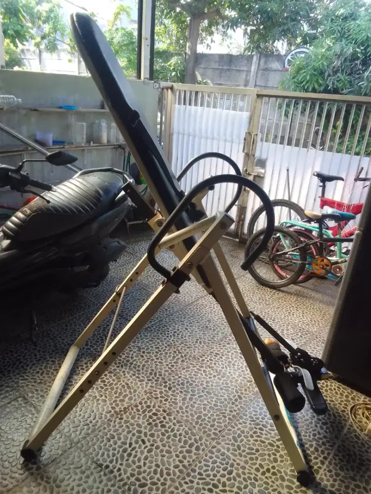 Tangan pertama,  Alat Terapi Punggung asal Korea