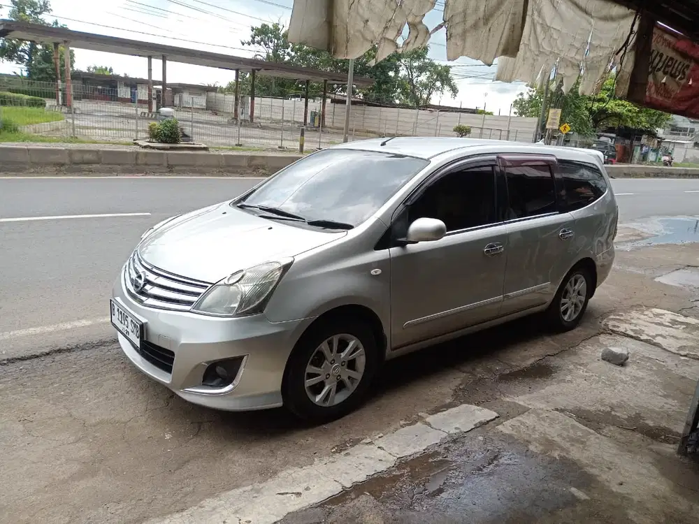 Nissan Livina 2012 Bensin