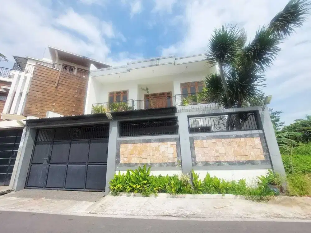 Rumah Mewah Solo Kota 2 lantai Plus Furnished